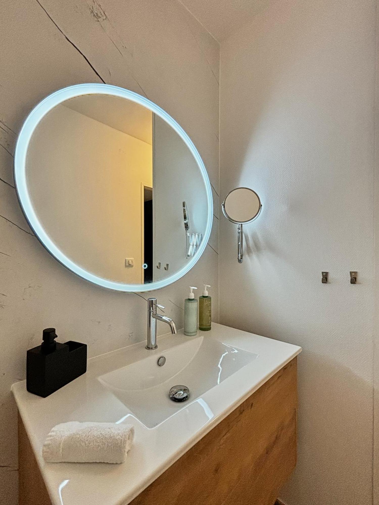 ヌヴェールLe Oliva Chez Les M By Primo Conciergerieアパートメント エクステリア 写真